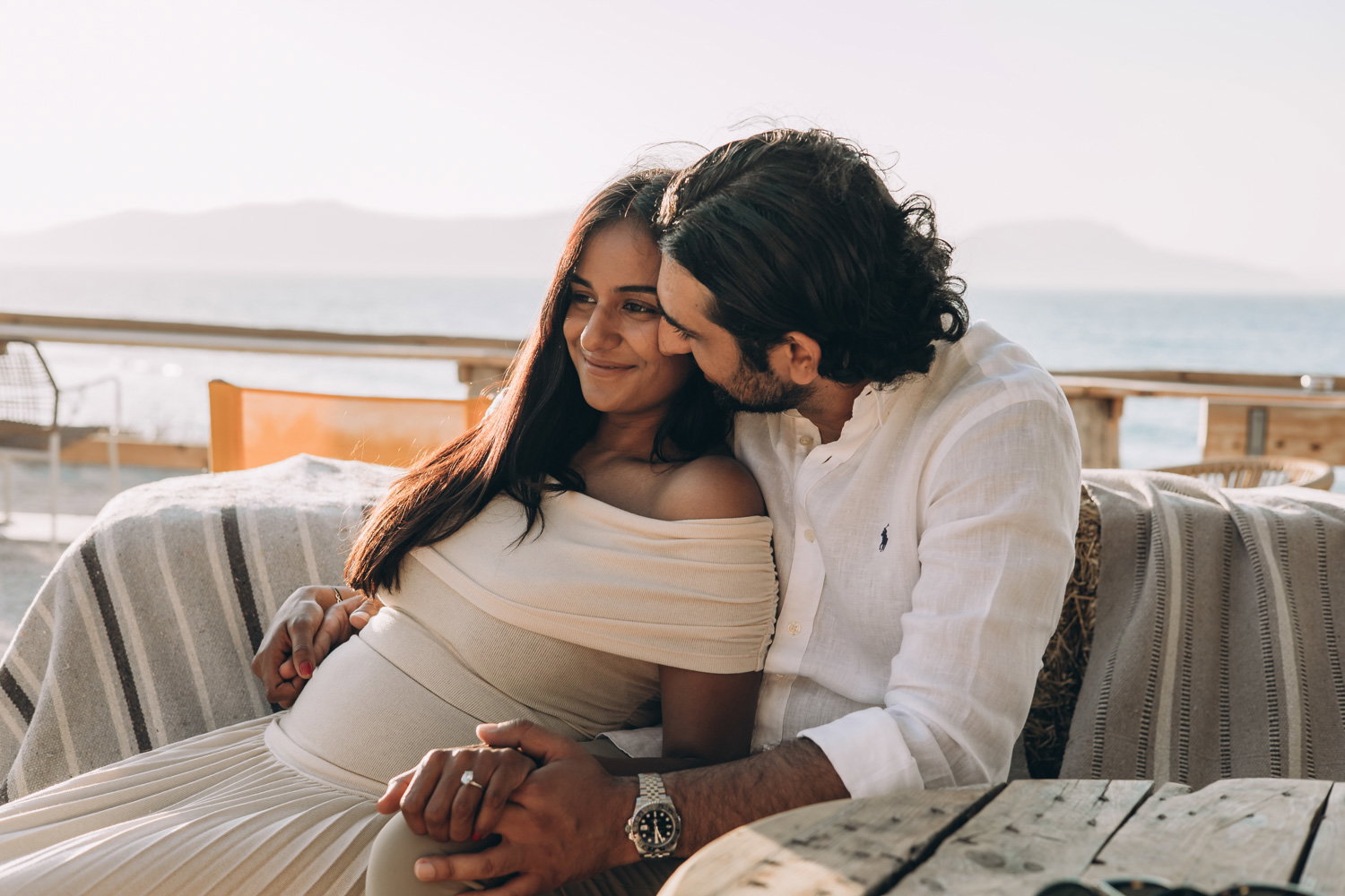 Maternity Love Story in Crete – Beach & Lifestyle Photoshoot