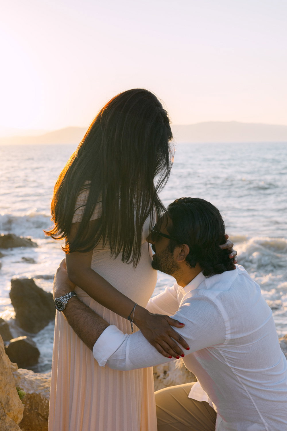 Maternity Love Story in Crete – Beach & Lifestyle Photoshoot