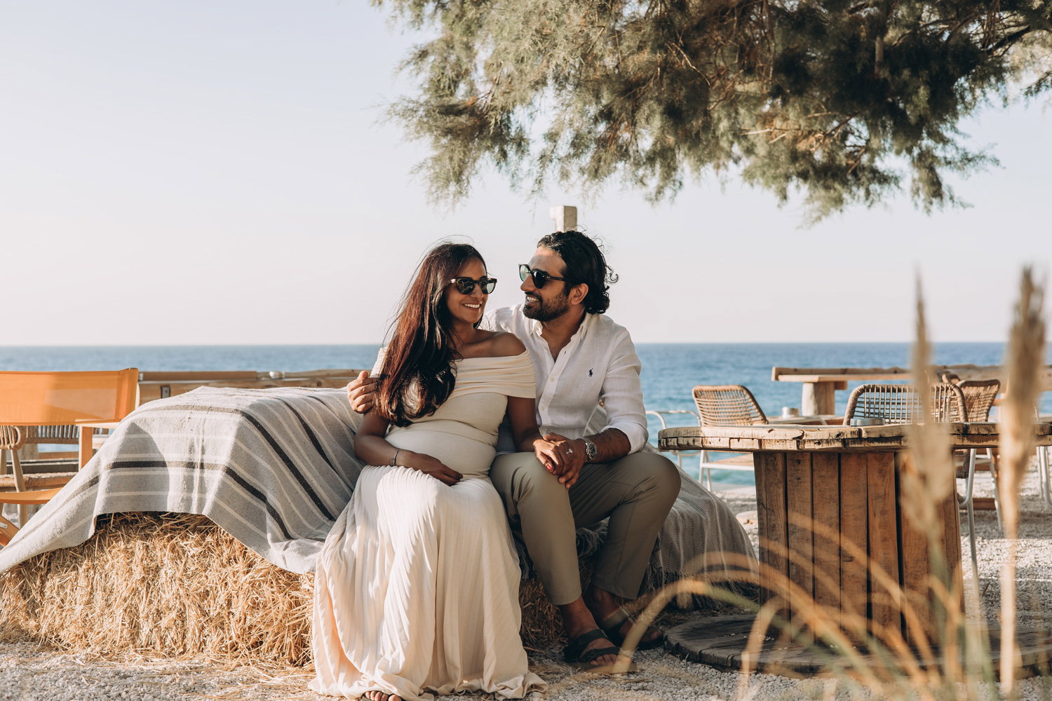 Maternity Love Story in Crete – Beach & Lifestyle Photoshoot