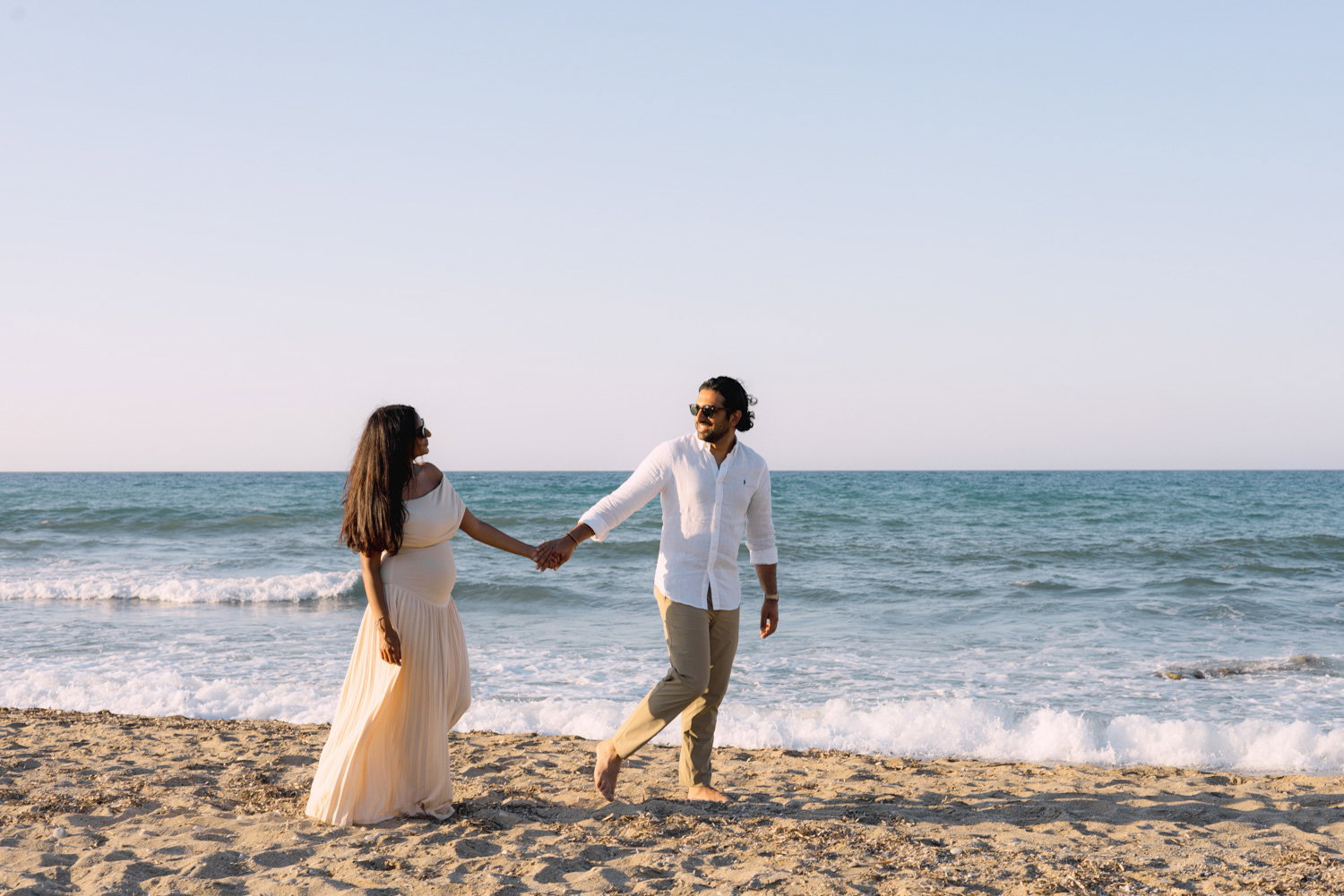 Maternity Love Story in Crete – Beach & Lifestyle Photoshoot