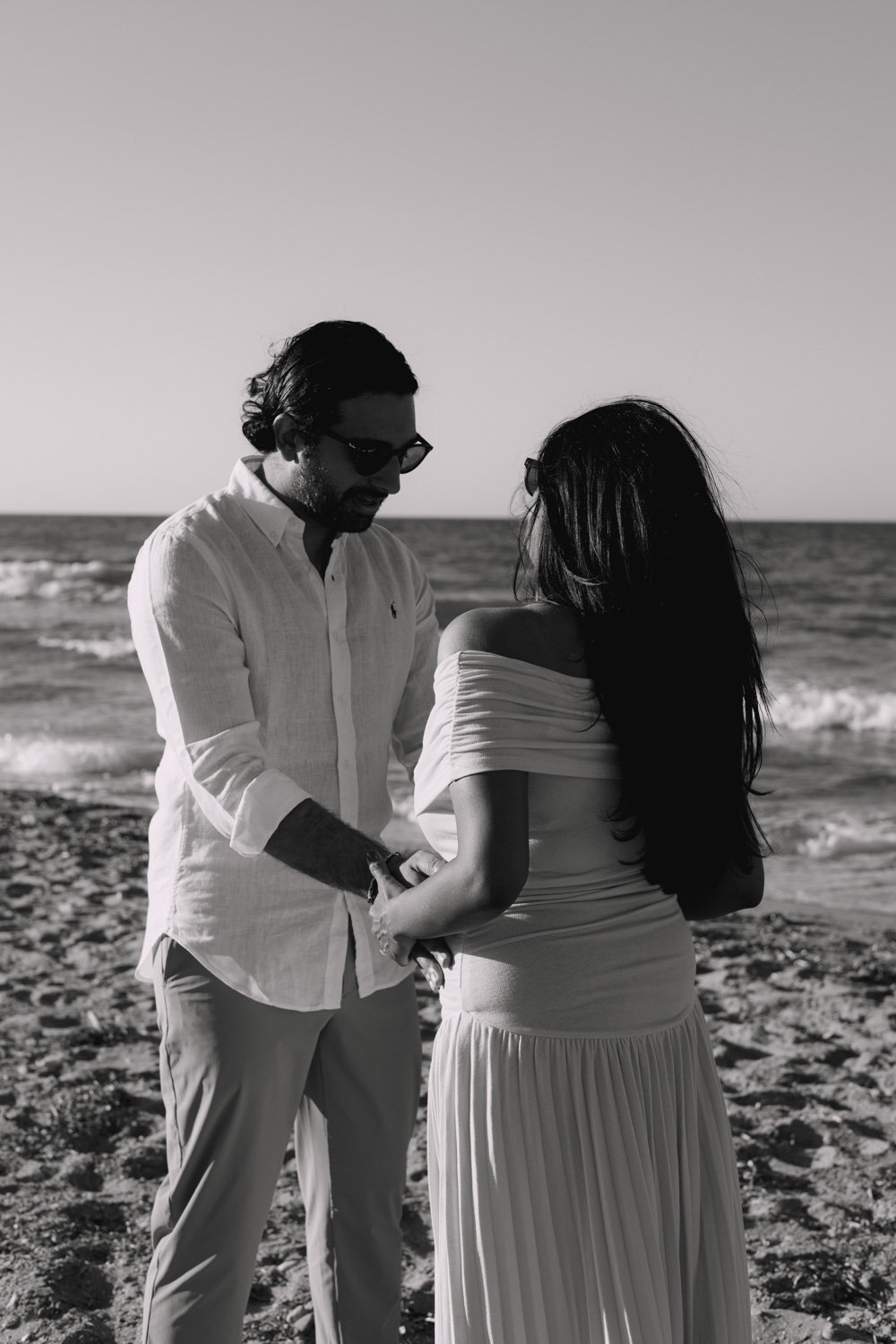 Maternity Love Story in Crete – Beach & Lifestyle Photoshoot