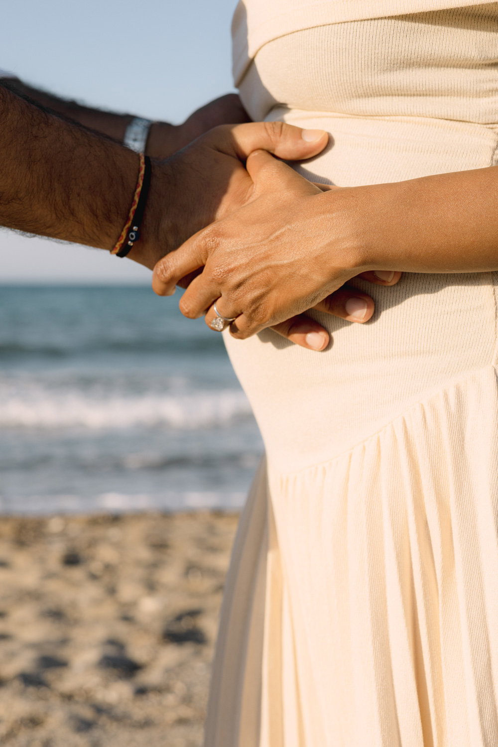 Maternity Love Story in Crete – Beach & Lifestyle Photoshoot