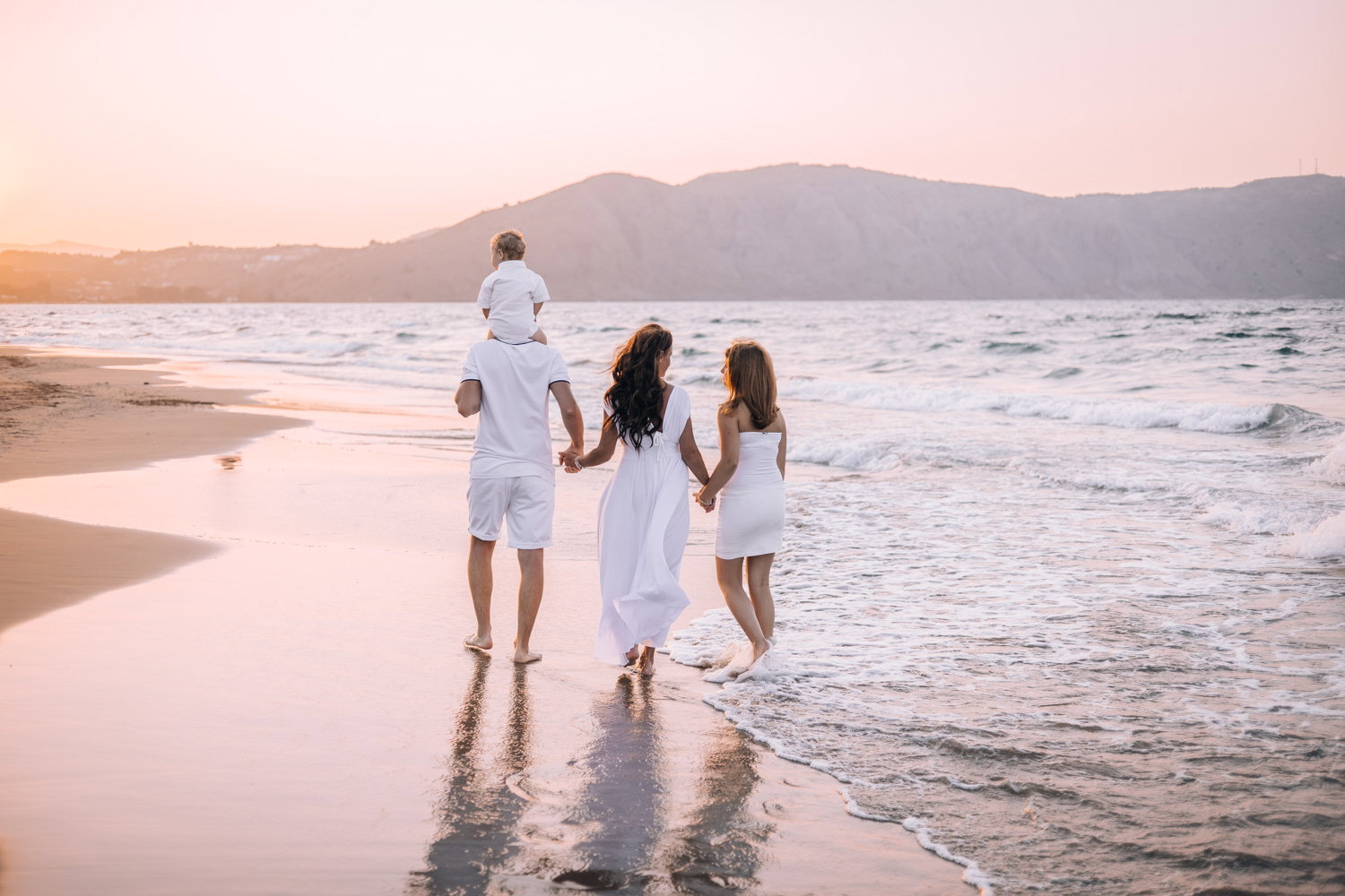 Family Photoshoot in Georgioupoli beach Crete – Fun & Memories