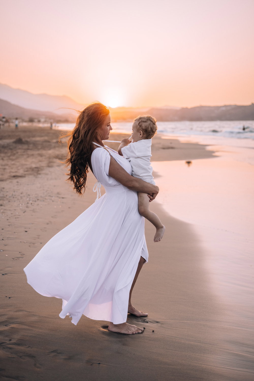 Family Photoshoot in Georgioupoli beach Crete – Fun & Memories