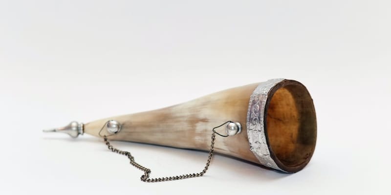 14. Holdnap - Szimbóluma a Kürt