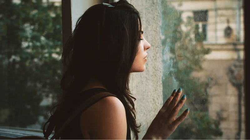 Szakítás utáni érzelmi hullámvasút: Mi zajlik bennünk valójában?