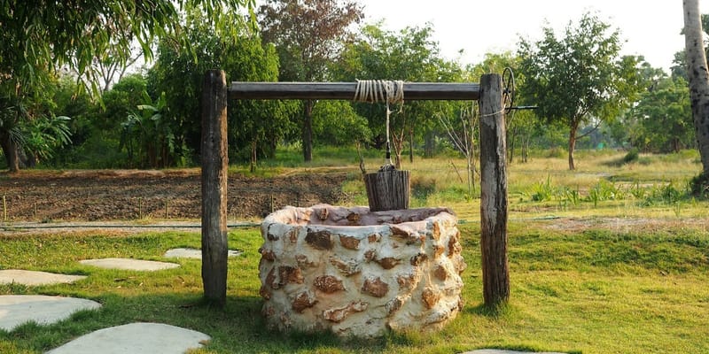 10. Holdnap - Szimbóluma a Kút