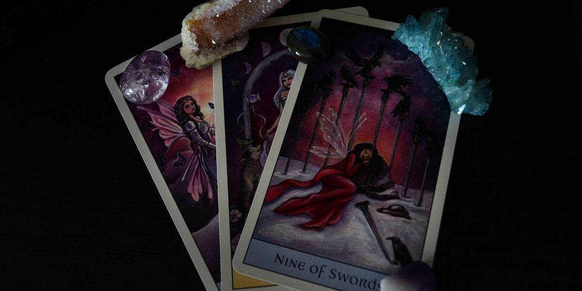 Tarot  az életünk, létünk, gondolataink, érzéseink, érzelmeink lenyomatának tükre, mely a legpontosabb képet mutatja az „egész” lényünkről .