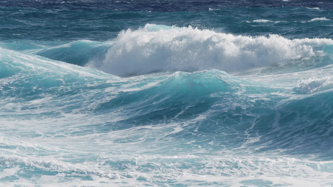 Érzelmi hullámzás szakítás után – hevesen mozgó óceánhullámok
