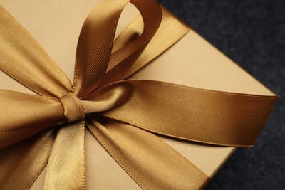 REGALI: COME CREARE UNA SCATOLINA O CHIUDERE UN PACCO