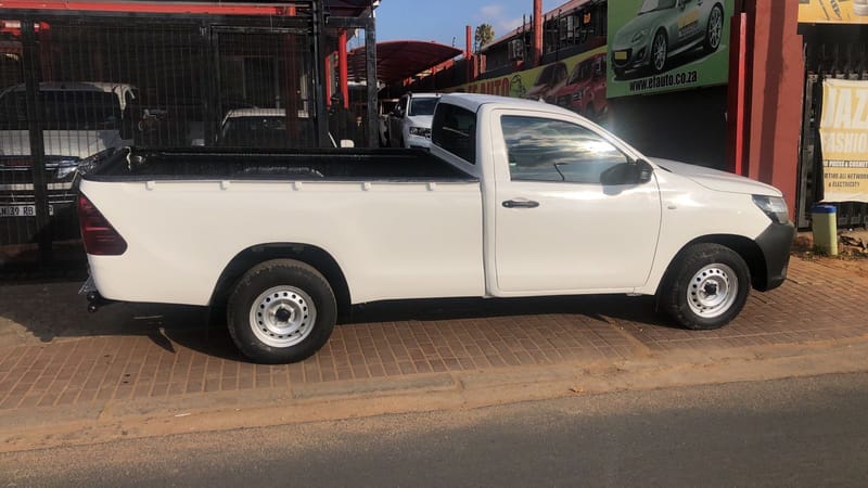 Toyota Hilux 2.4GD-6 SR