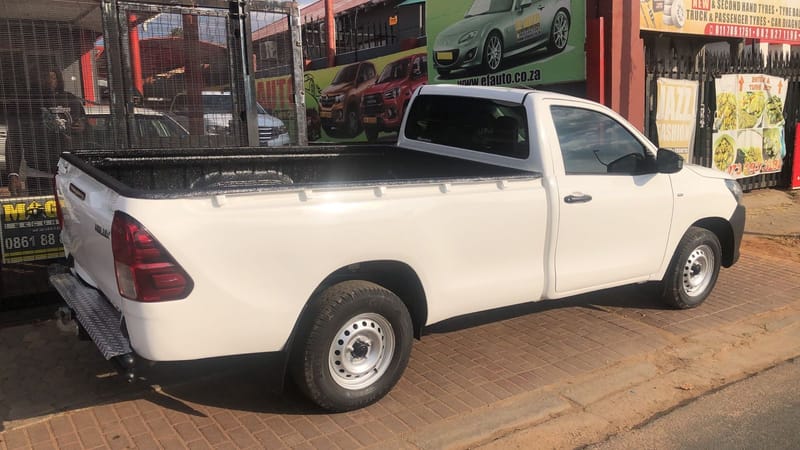 Toyota Hilux 2.4GD-6 SR