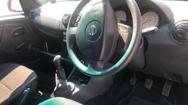 Nissan NP200 1.6i (Aircon) Safety Pack