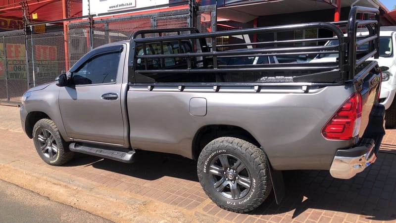 Toyota Hilux 2.4GD-6 SR