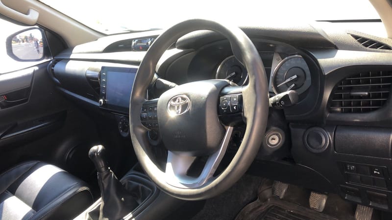Toyota Hilux 2.4GD-6 SR