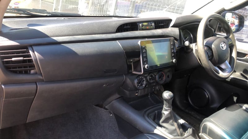 Toyota Hilux 2.4GD-6 SR