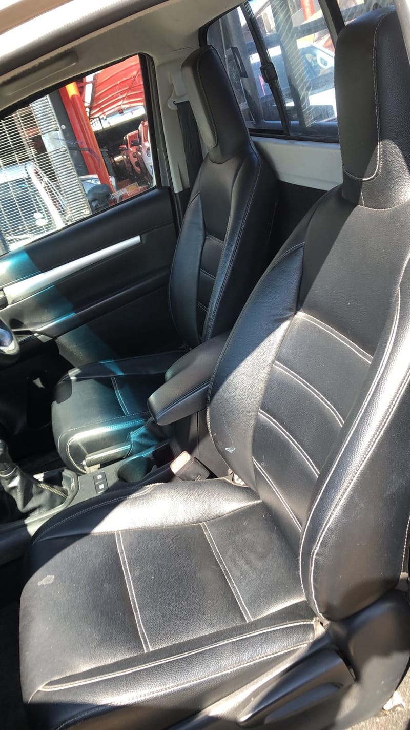 Toyota Hilux 2.4GD-6 SR