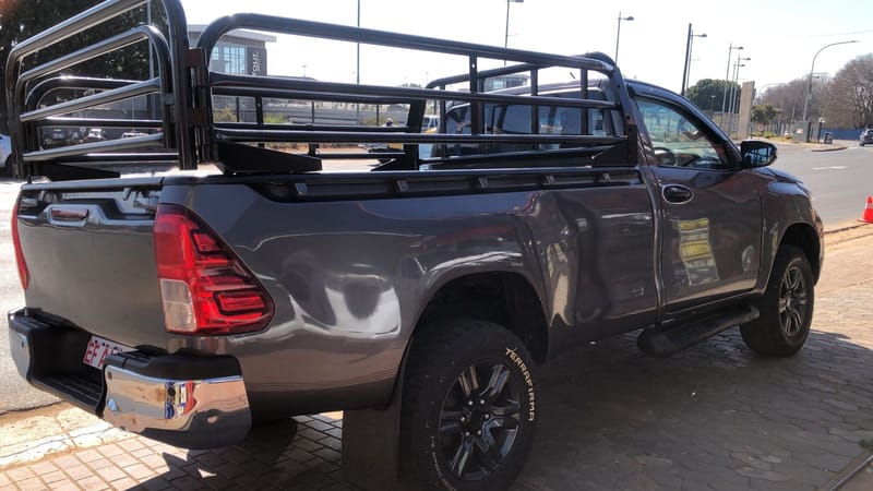 Toyota Hilux 2.4GD-6 SR