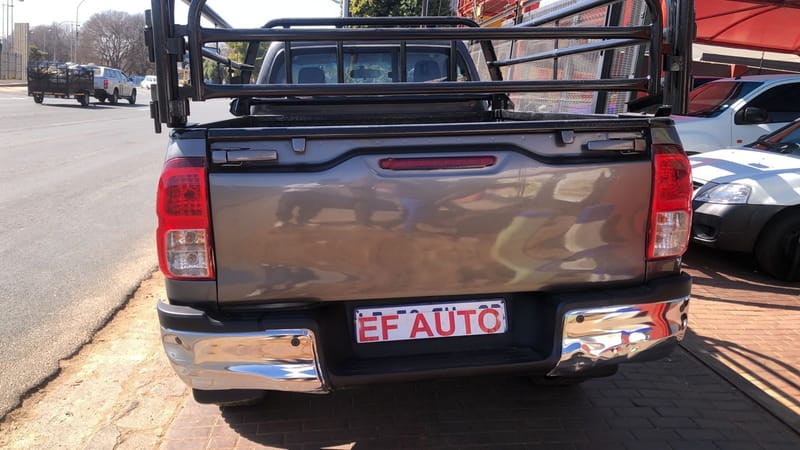 Toyota Hilux 2.4GD-6 SR