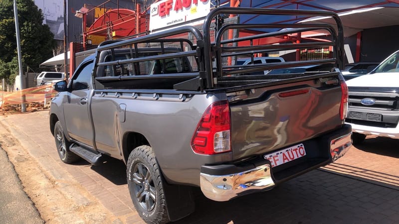 Toyota Hilux 2.4GD-6 SR