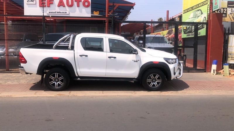 TOYOTA HILUX 2,4 GD6