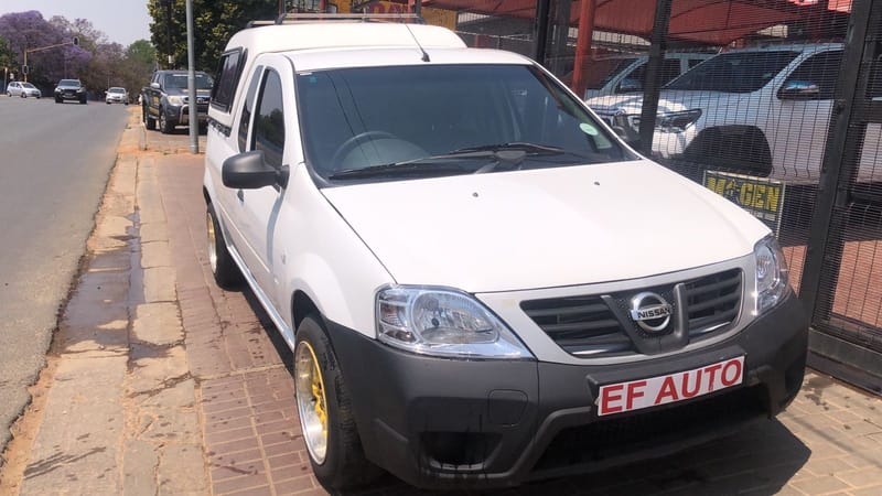 NISSAN NP200