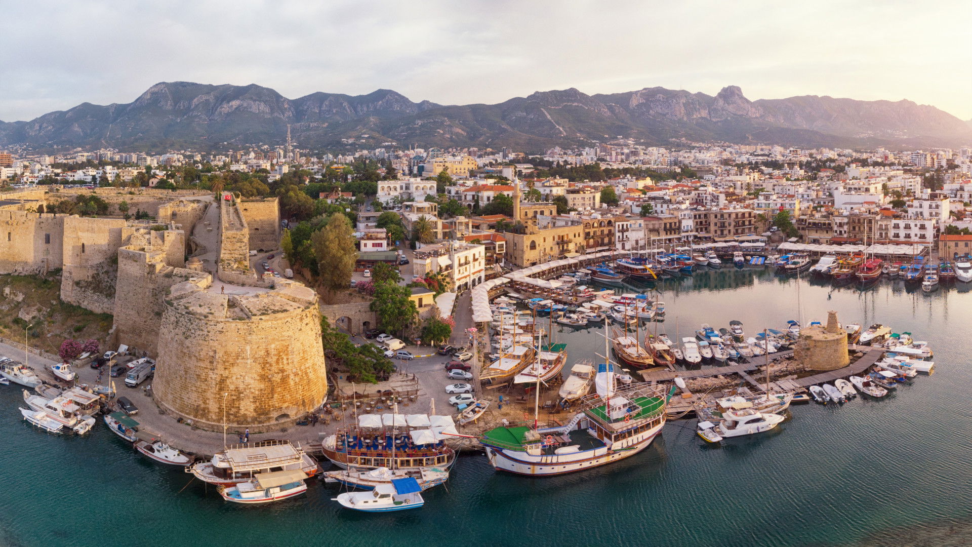 Közlekedés, városok, szállás foglalás.