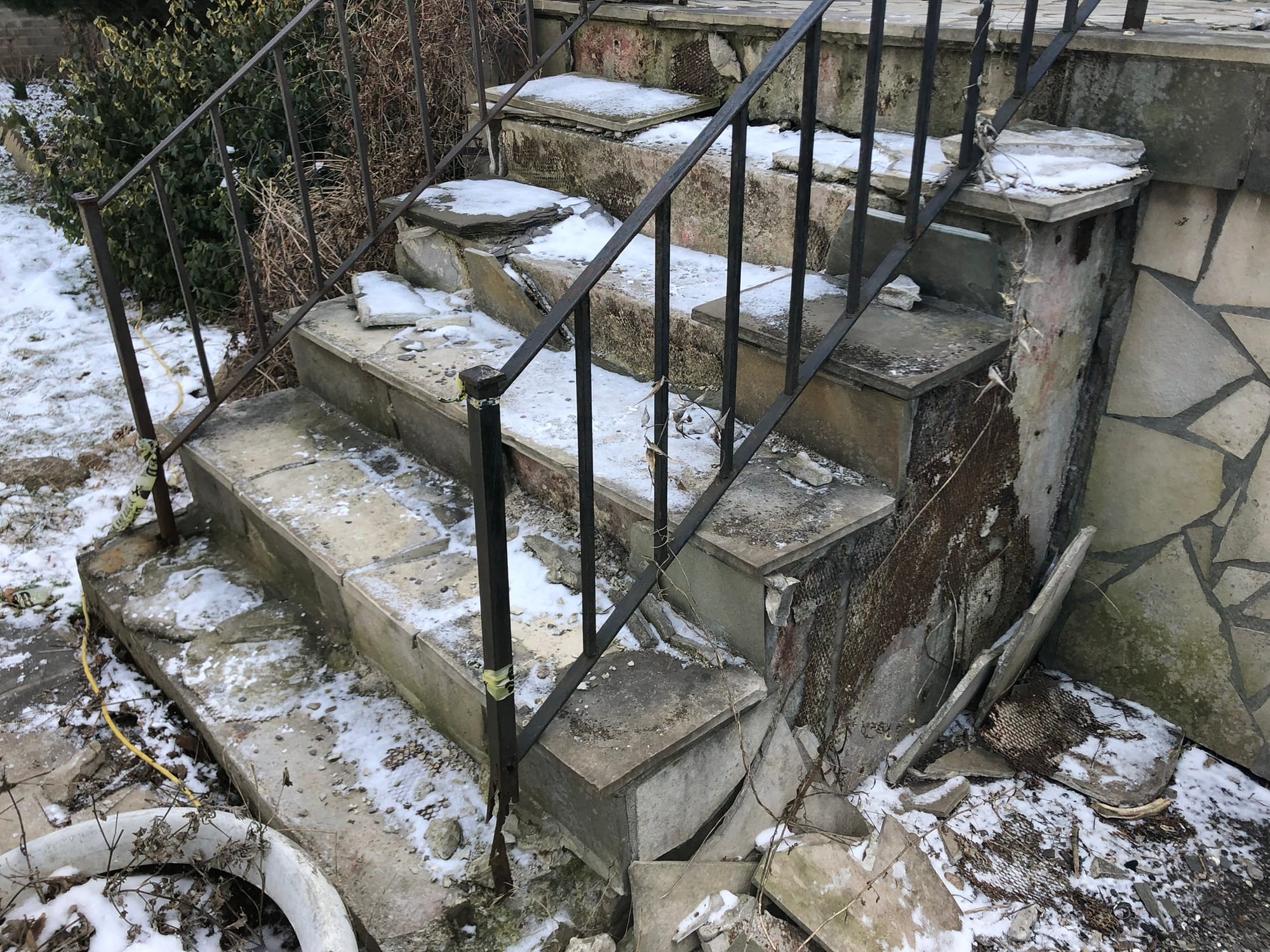 Meylar Manor Front Entrance