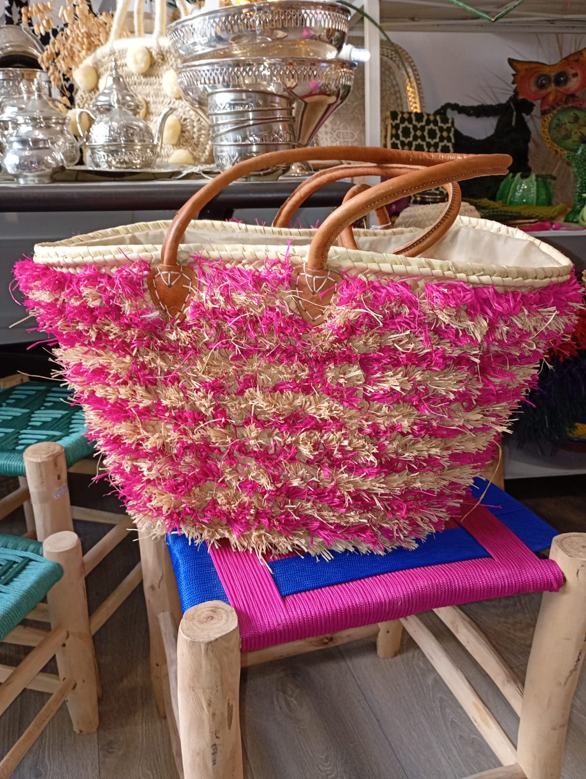 Gestreifte Strohtasche mit Fransen