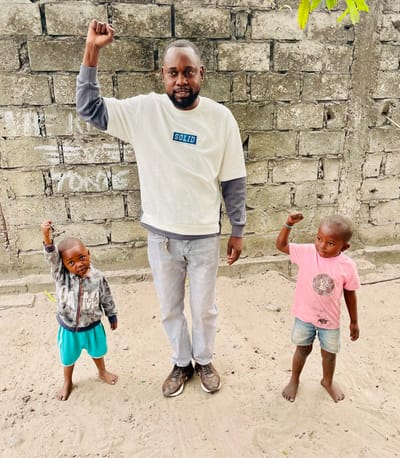 SOUTIEN À BERTRAND DELÉON – UNE VOIX LIBRE FACE À L’INJUSTICE (Moke Boy)