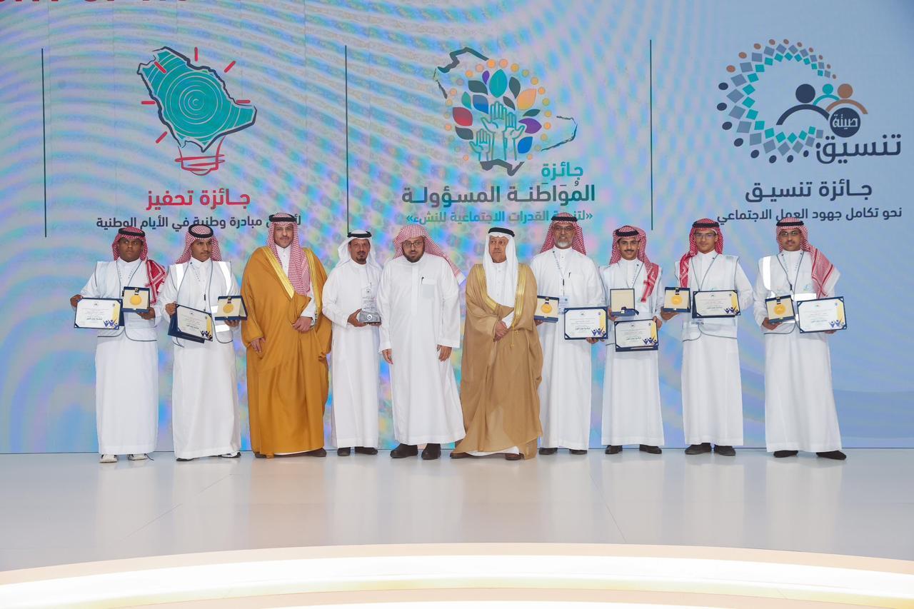 المدير العام لـتعليم المدينة المنورة يهنئ فريق بواسل المدينة التطوعي من ثانوية الأمير عبدالمحسن على ماحققوا من إنجازٍ متميز