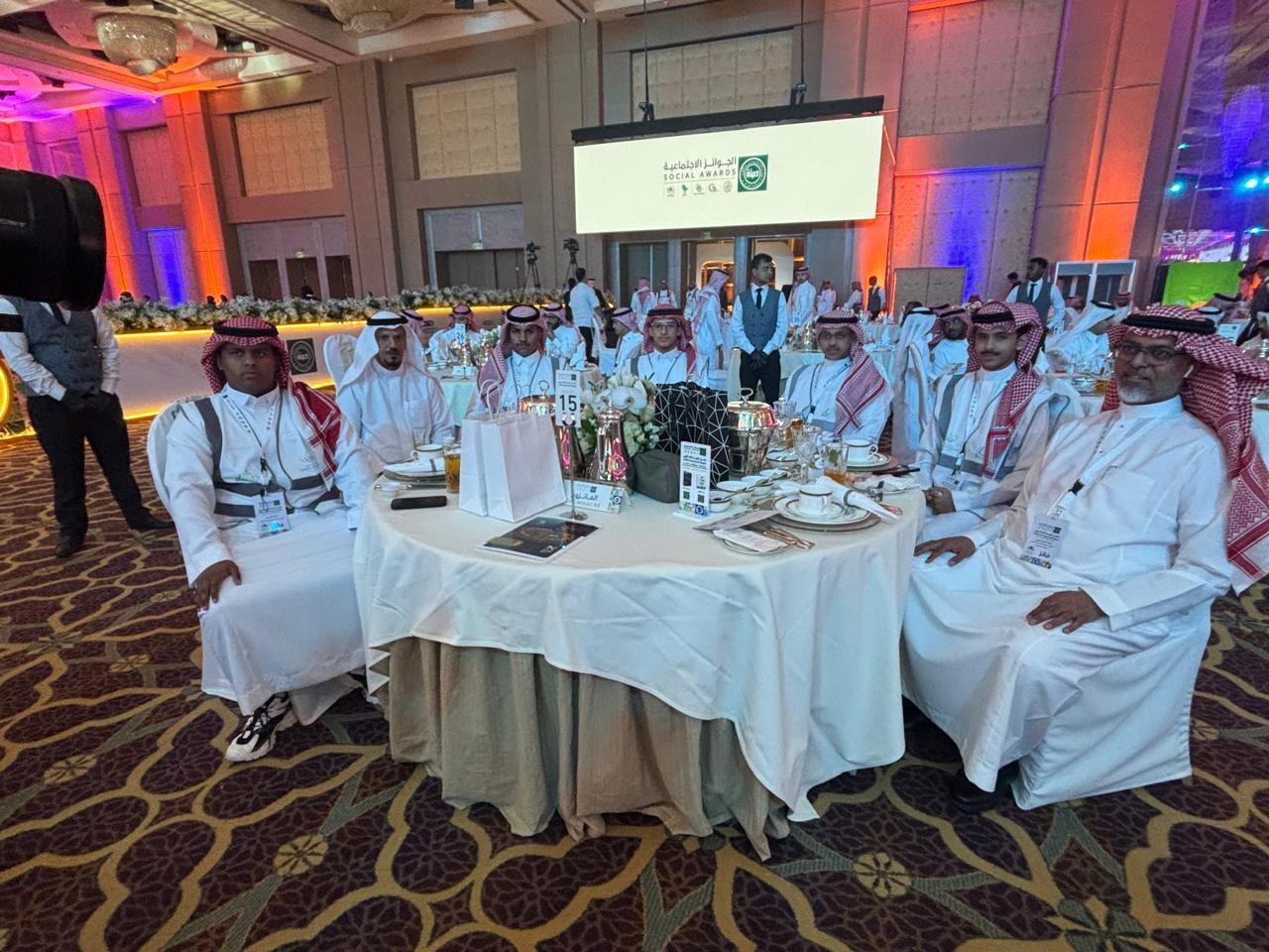 المدير العام لـتعليم المدينة المنورة يهنئ فريق بواسل المدينة التطوعي من ثانوية الأمير عبدالمحسن على ماحققوا من إنجازٍ متميز