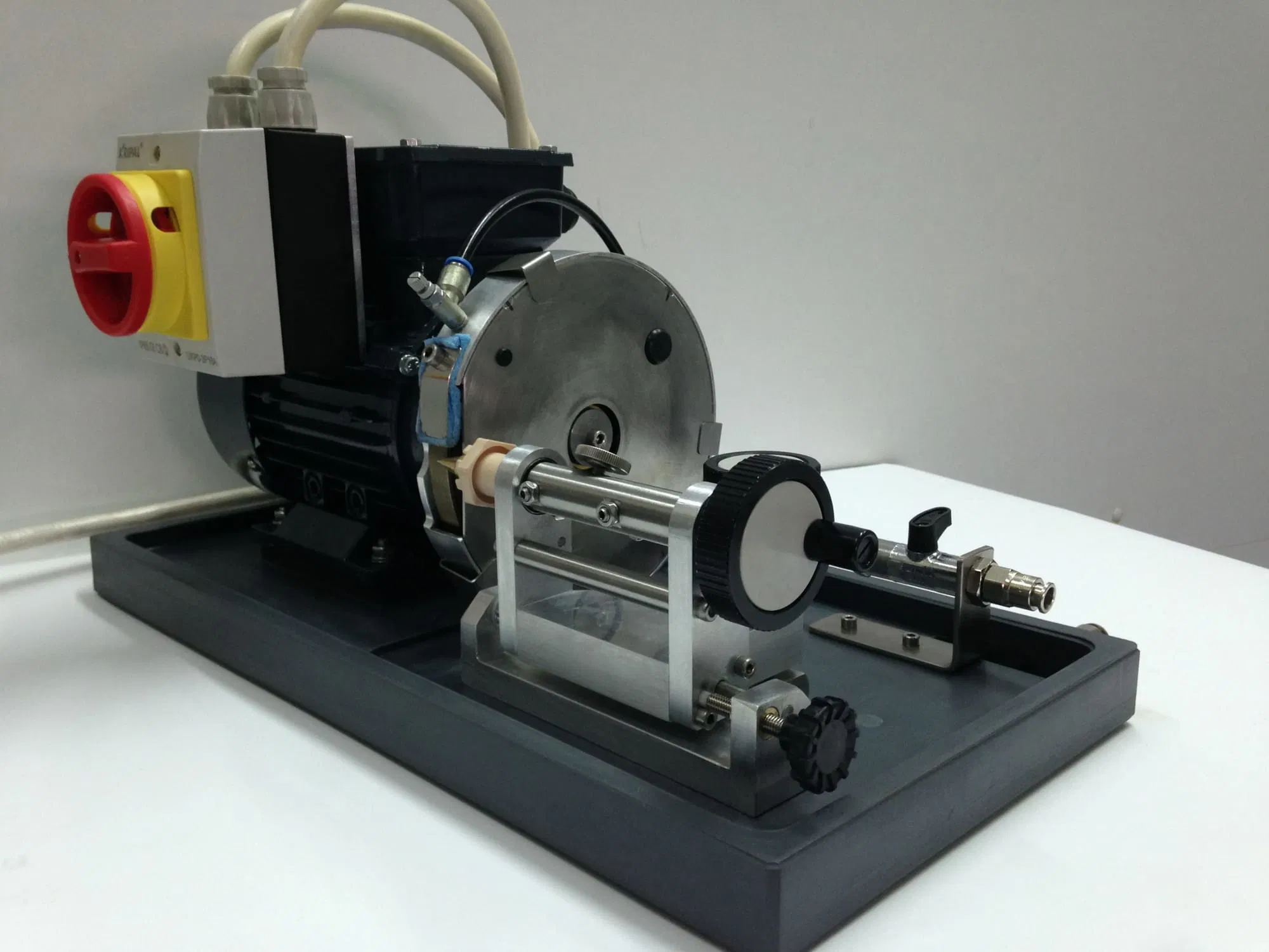 Gemstone cutting machine