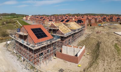 Em que etapa da construção do imóvel é recomendado avaliar a instalação da energia solar?