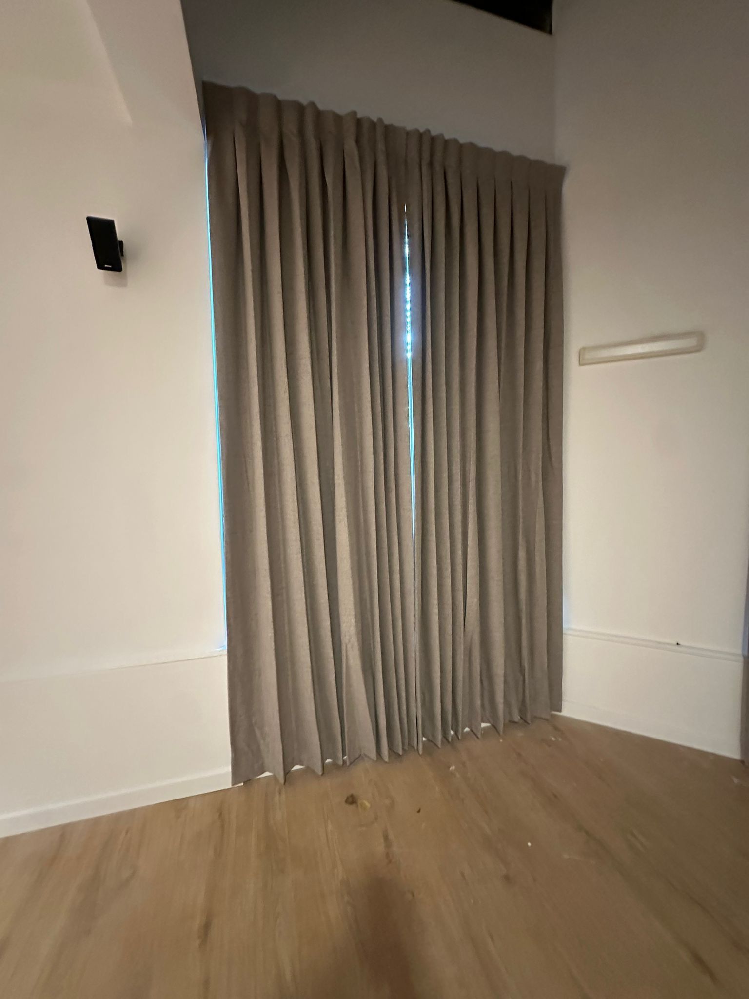 וילון מבד האפלה 100%