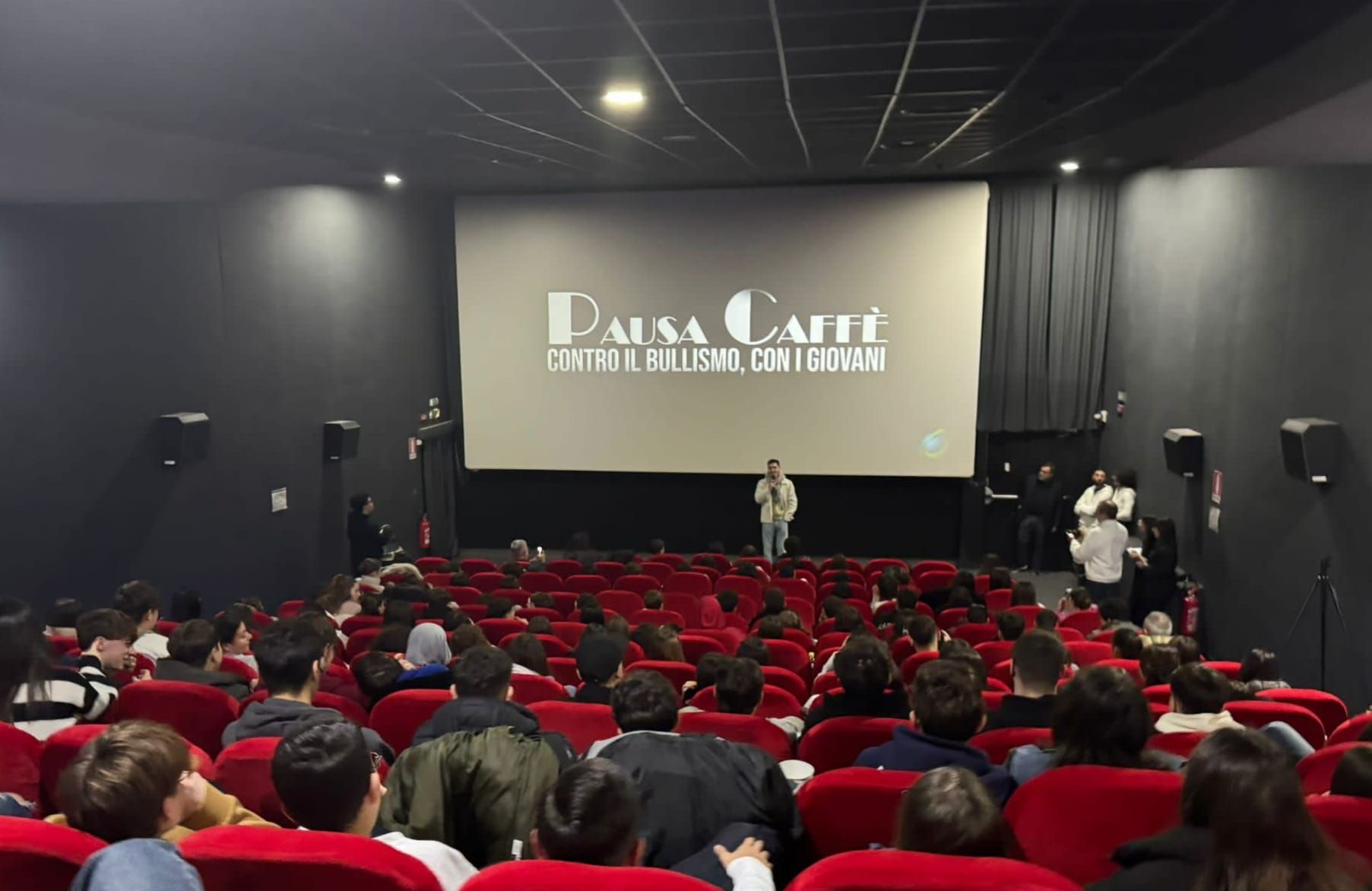 Pausa Caffè contro il Bullismo: Luigi Zeno e gli esperti incontrano gli studenti all’Auditorium della Provincia di Caserta