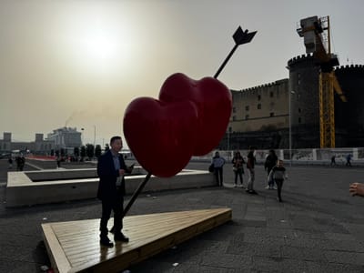 Innamorarsi a Napoli: la magia tra il mare e il Vesuvio