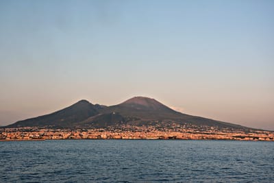 Il Vesuvio: Il gigante che vegila su Napoli