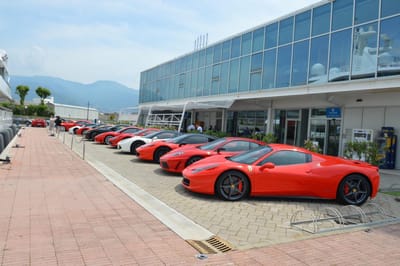 Supercar, Raduni con Ferrari, Lamborghini E Porche, domenica 4 maggio a Pompei e 8 Giugno Caserta.