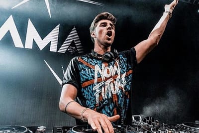 Pineta Porto Rotondo: Programma Eventi Estate 2025 – Musica, Vip e Nightlife in Costa Smeralda