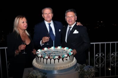 Napoli celebra l’Avvocato Franco Capasso: una serata di eleganza, musica e ospiti illustri