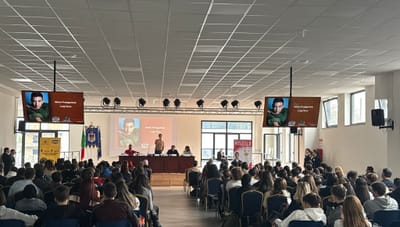 Luigi Zeno protagonista all’ISIS De Medici di Ottaviano con Pausa Caffè contro il bullismo