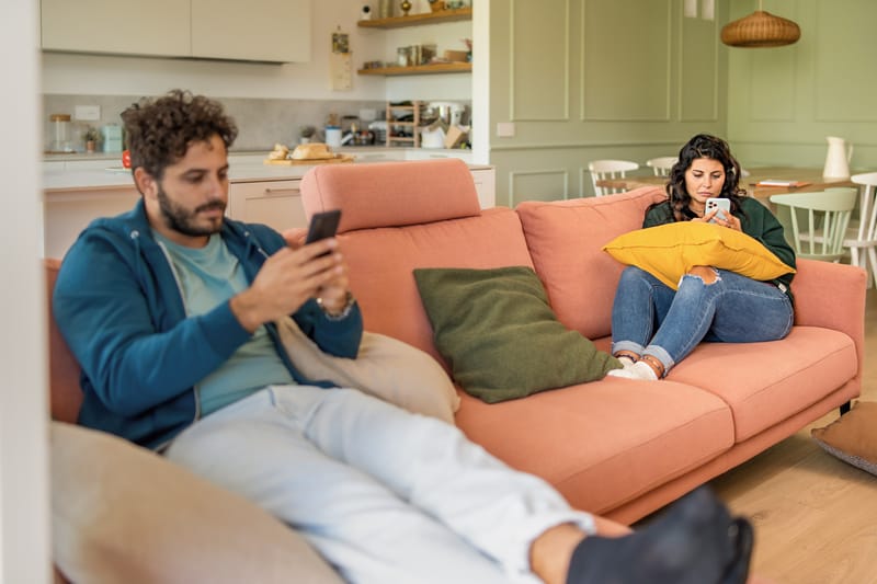 هل النفور المفاجئ بين الزوجين سحر تفريق أم أزمة زوجية؟ علامات تساعدك على التمييز