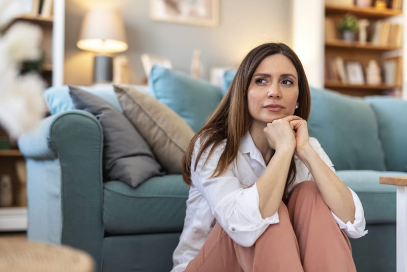 لماذا تشعرين أن الزواج والرزق يتعطلان معاً؟ كيف تفهمين تكرار العقبات دون تسرع؟