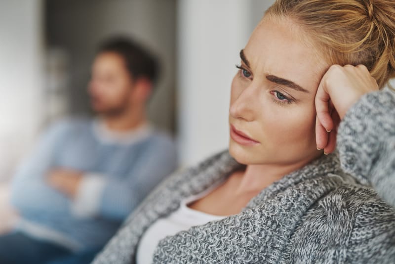 كيف أعرف أن علاقتي أصبحت من طرف واحد؟ علامات تظهر عندما تكونين وحدك من تحاول