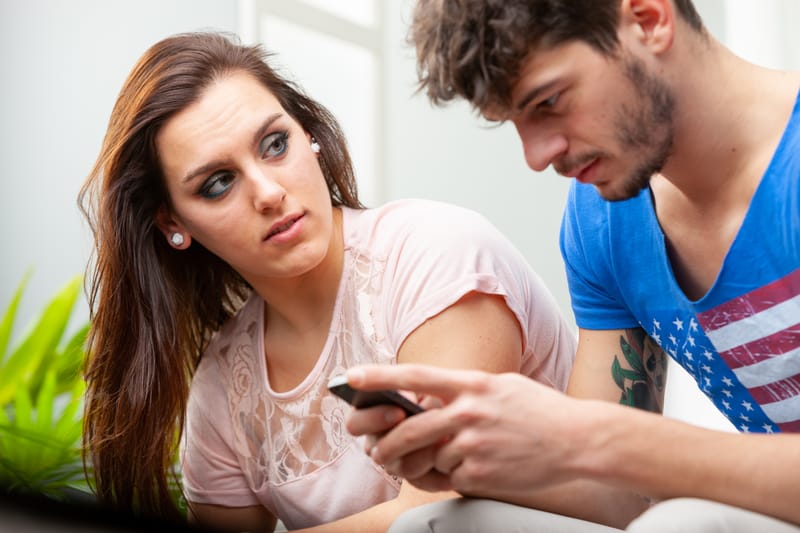 لماذا يطلب الرجل مساحة في العلاقة؟ هل يحتاج إلى وقت أم يريد الابتعاد؟