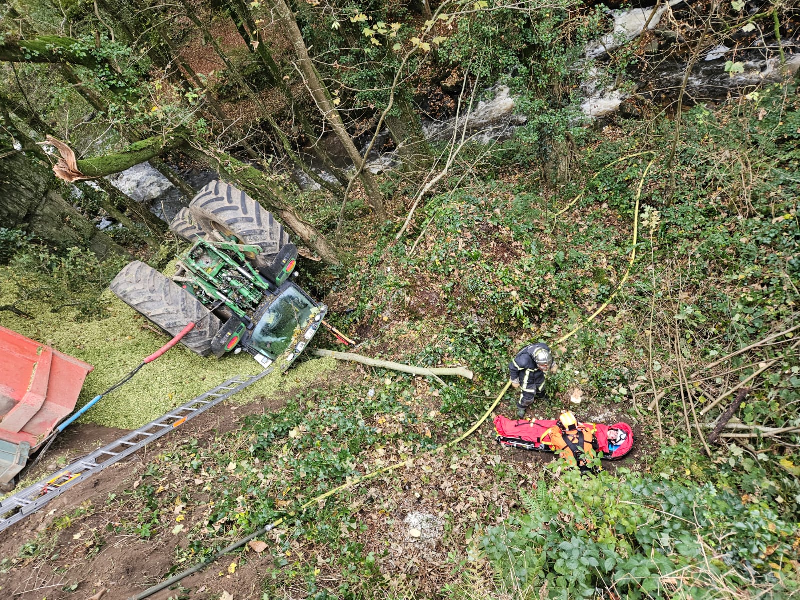 Un tracteur fait une chute de huit mètres, le conducteur âgé de 16 ans gravement blessé