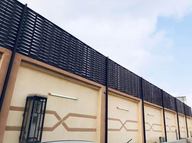 السواتر الخشبية: خصوصية وأناقة مع لمسة طبيعية