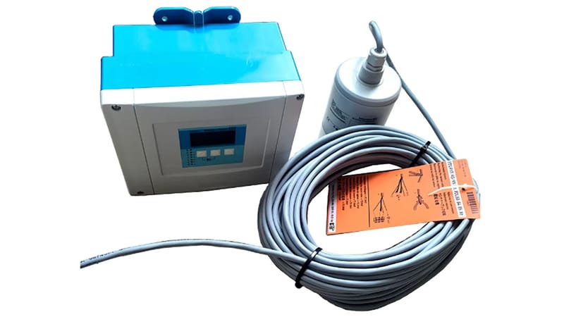 Ultrasonic liquid level gauge probe