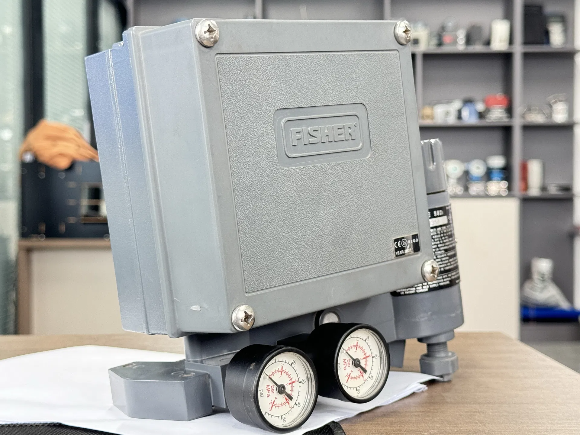 Original and New Fisherr 582I Electro-Pneumatic Converter Valve Positioner